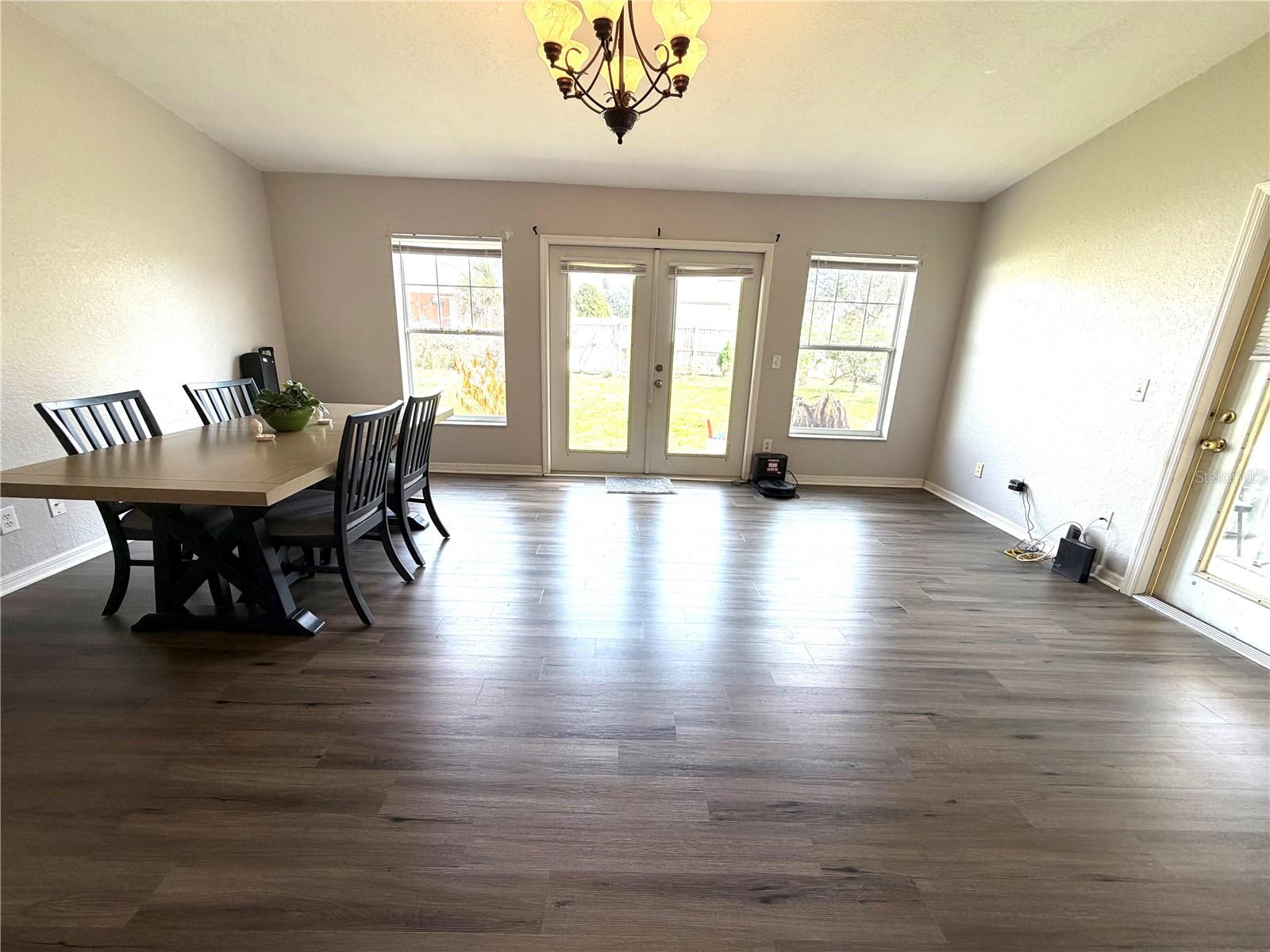 Image 4 of 14 For 106 Eagle Point Boulevard