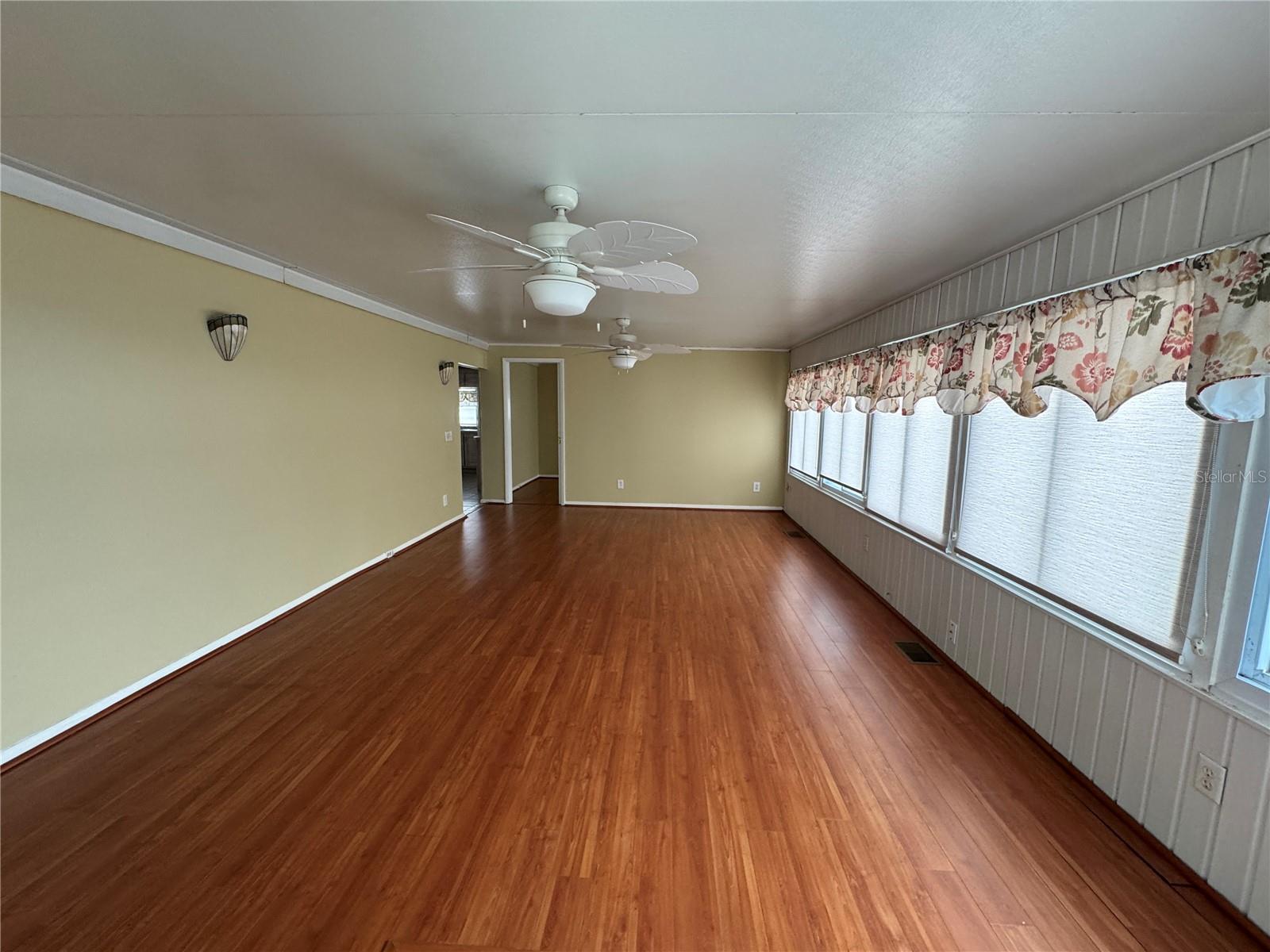 Image 13 of 33 For 6194 Parkway E