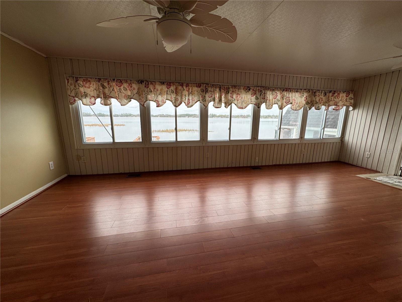 Image 14 of 33 For 6194 Parkway E