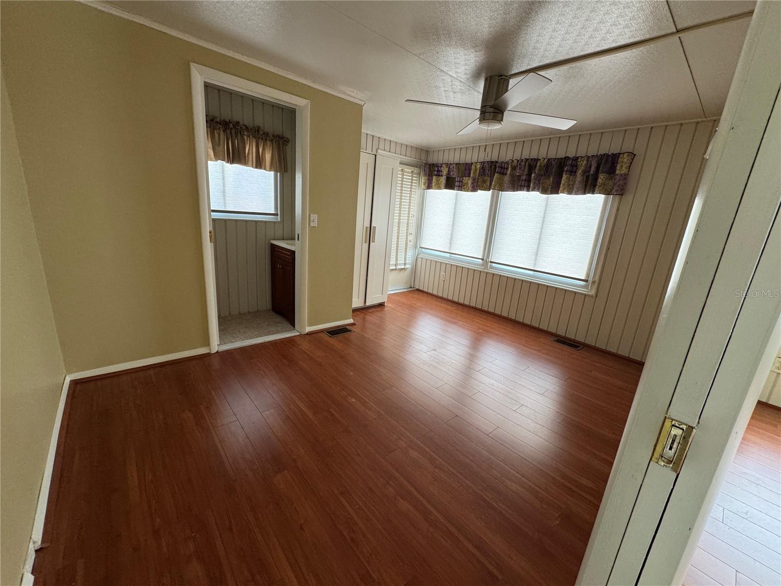 Image 15 of 33 For 6194 Parkway E