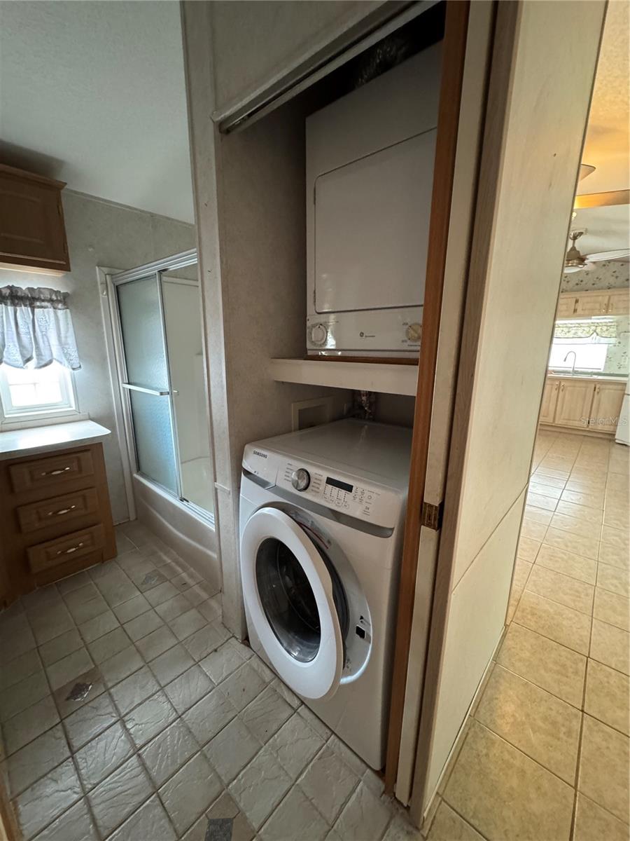 Image 17 of 33 For 6194 Parkway E