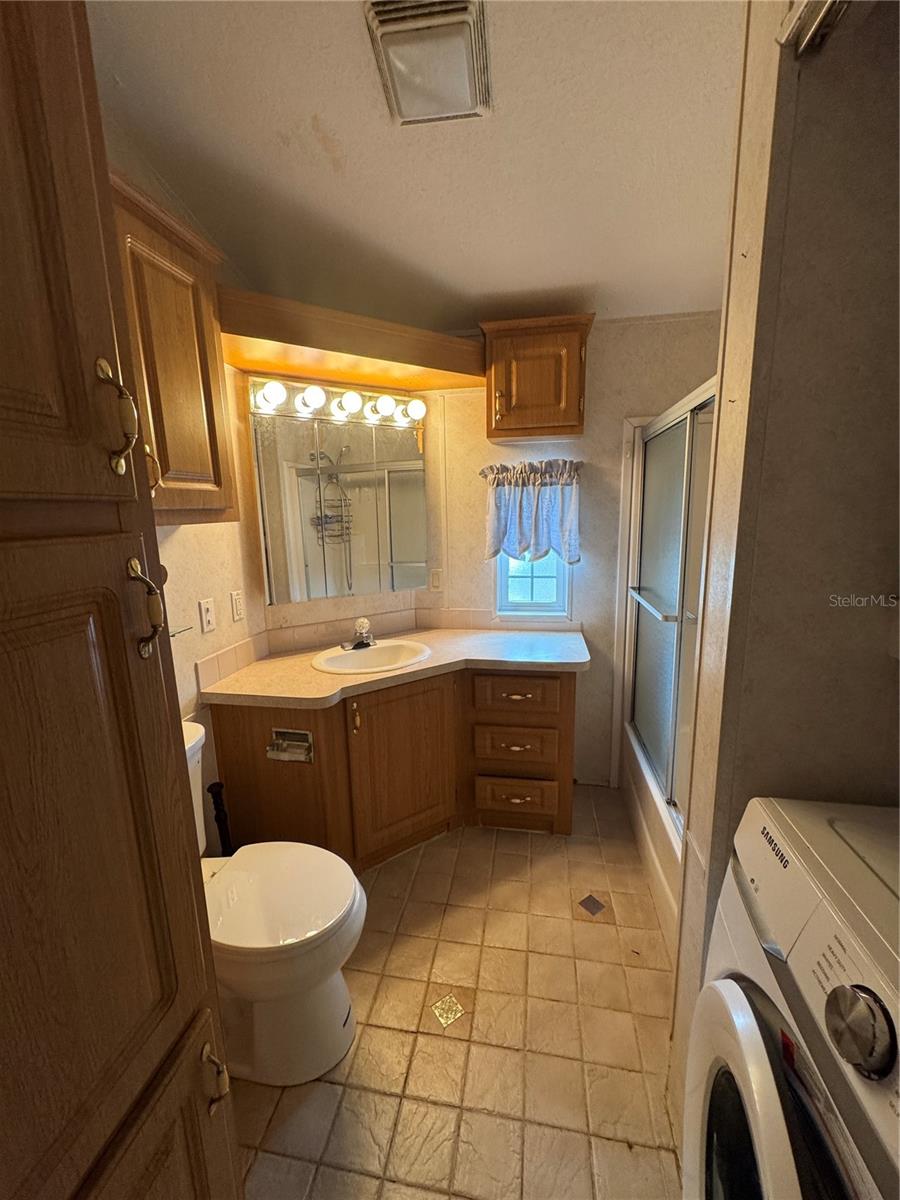 Image 18 of 33 For 6194 Parkway E