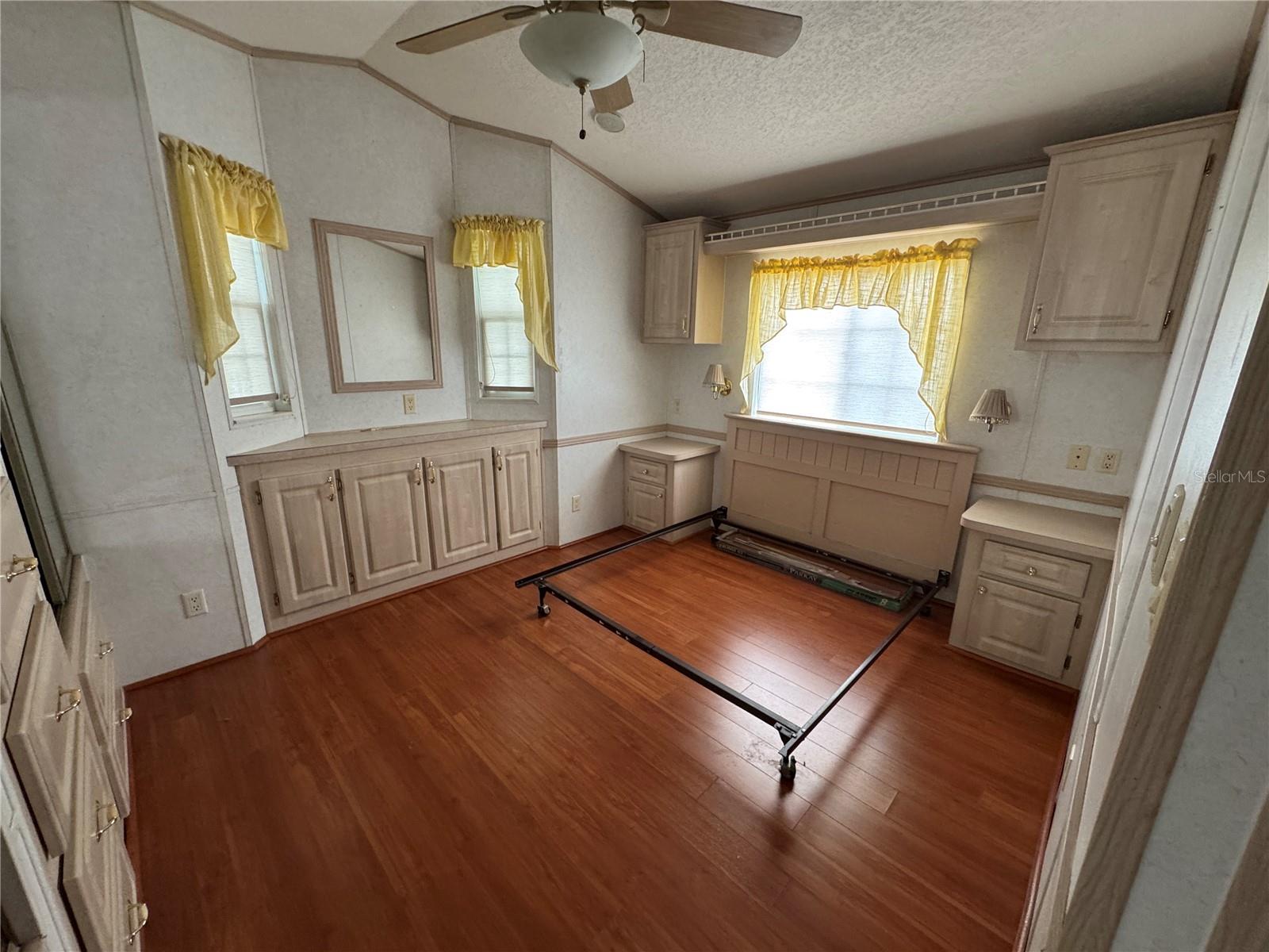 Image 19 of 33 For 6194 Parkway E