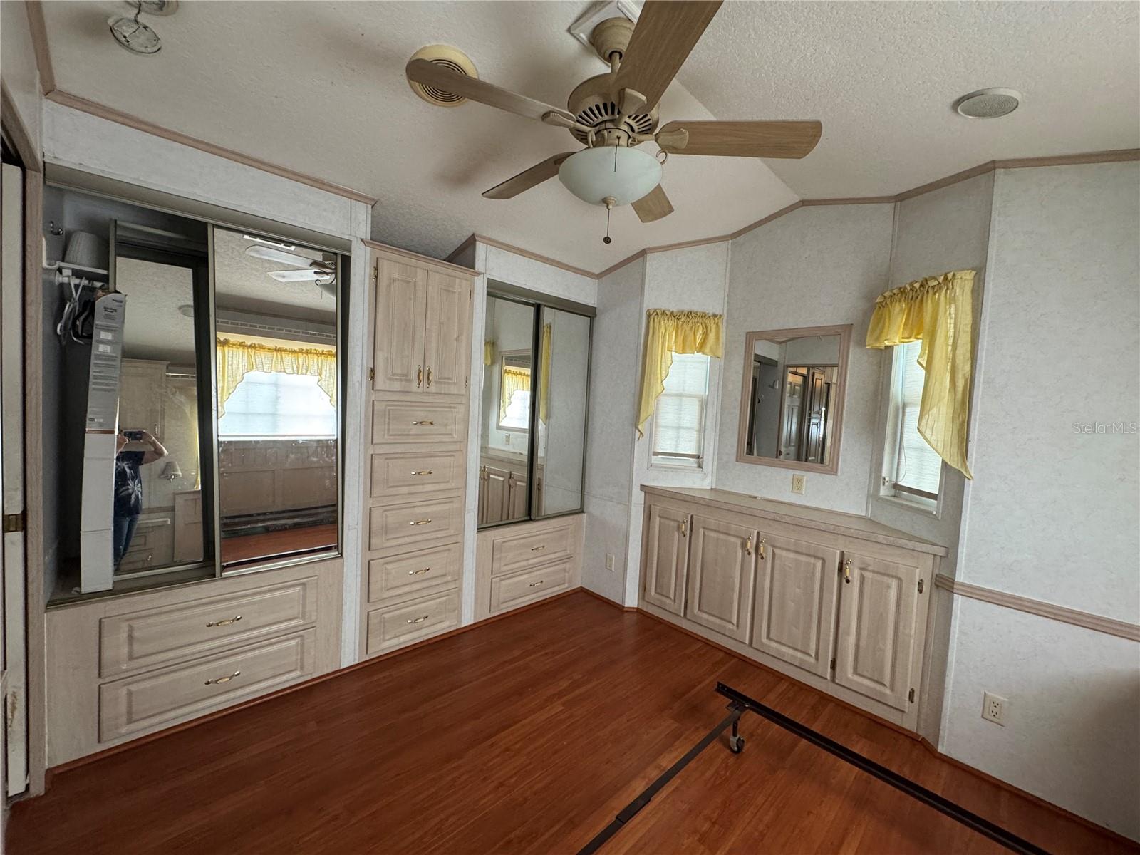 Image 20 of 33 For 6194 Parkway E