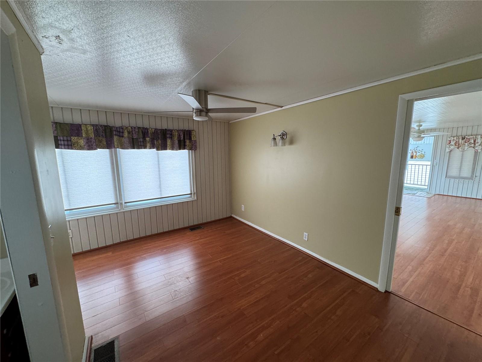 Image 21 of 33 For 6194 Parkway E