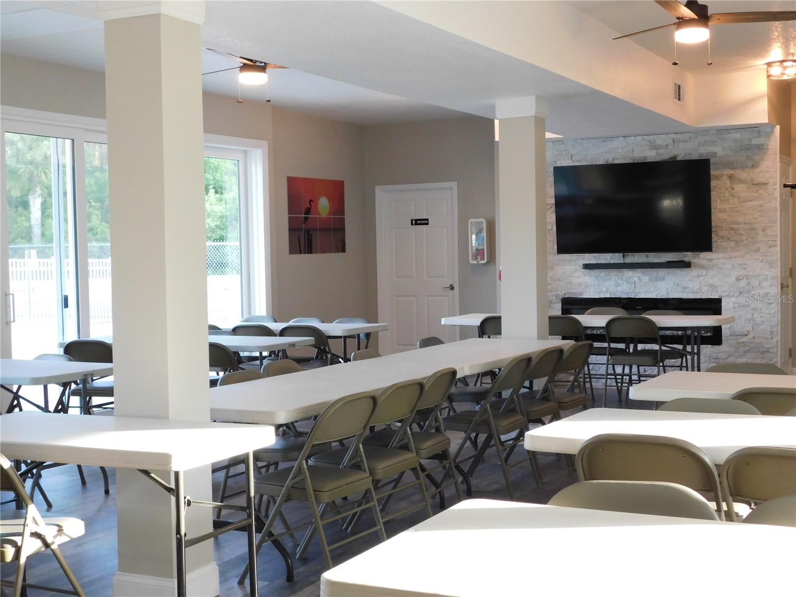 Image 28 of 33 For 6194 Parkway E