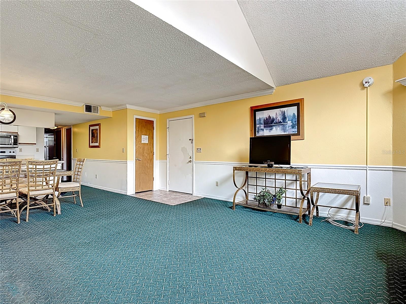 Image 5 of 24 For 2719 Poinciana Boulevard 185