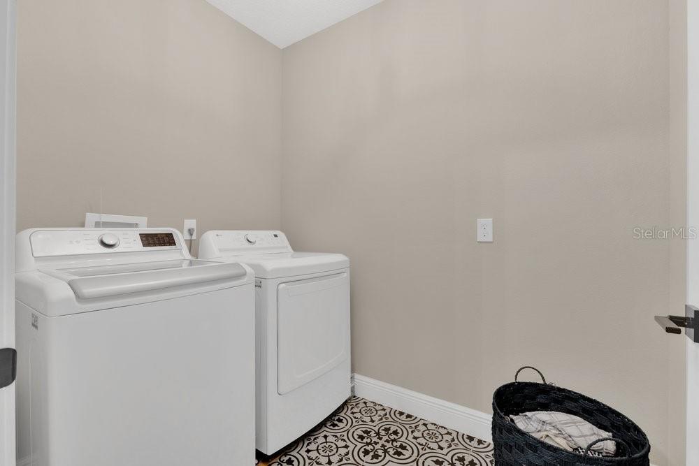 Image 18 of 38 For 9054 Lincoln Road