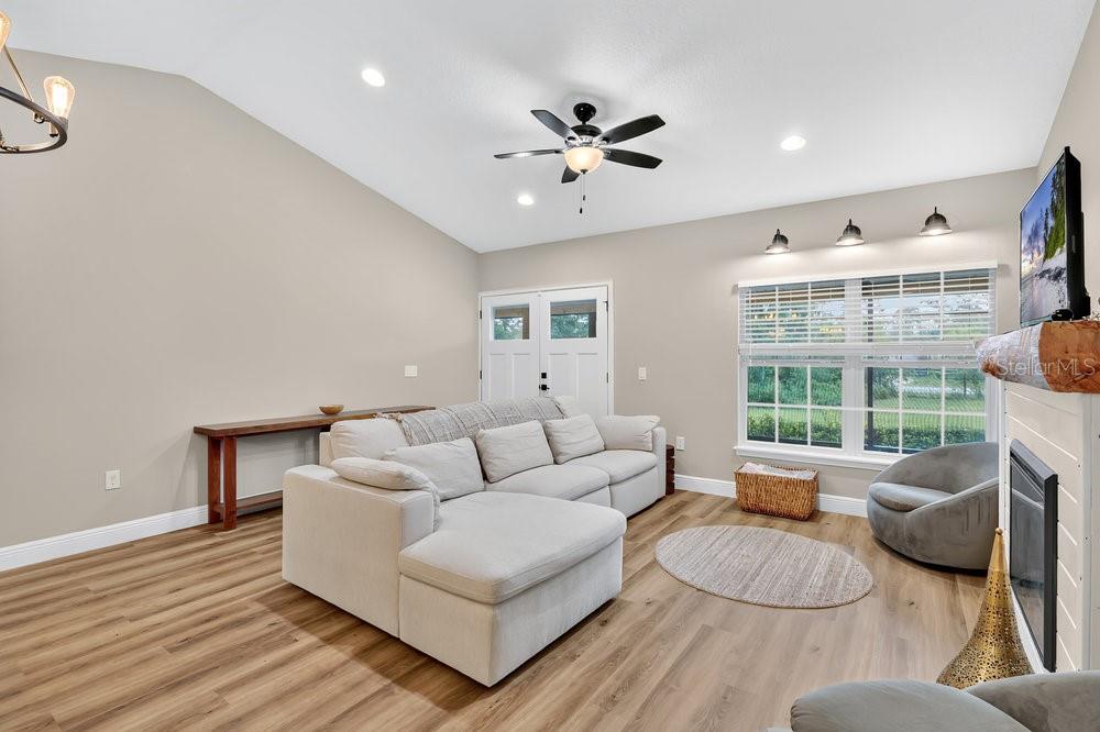 Image 4 of 38 For 9054 Lincoln Road