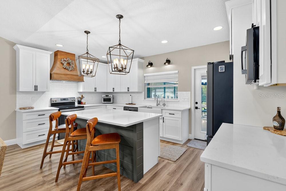 Image 8 of 38 For 9054 Lincoln Road