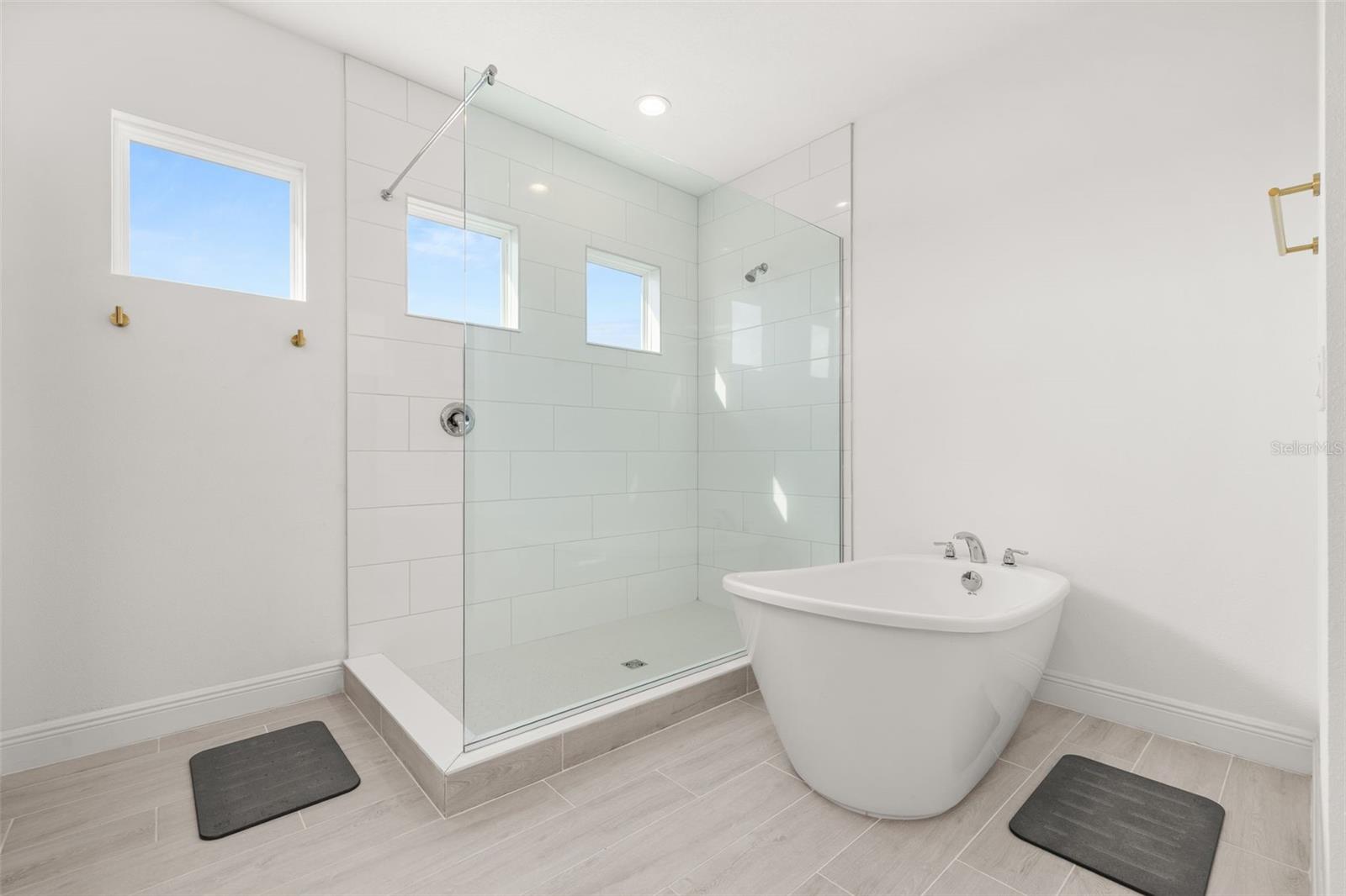 Image 40 of 78 For 4445 Lions Gate Avenue