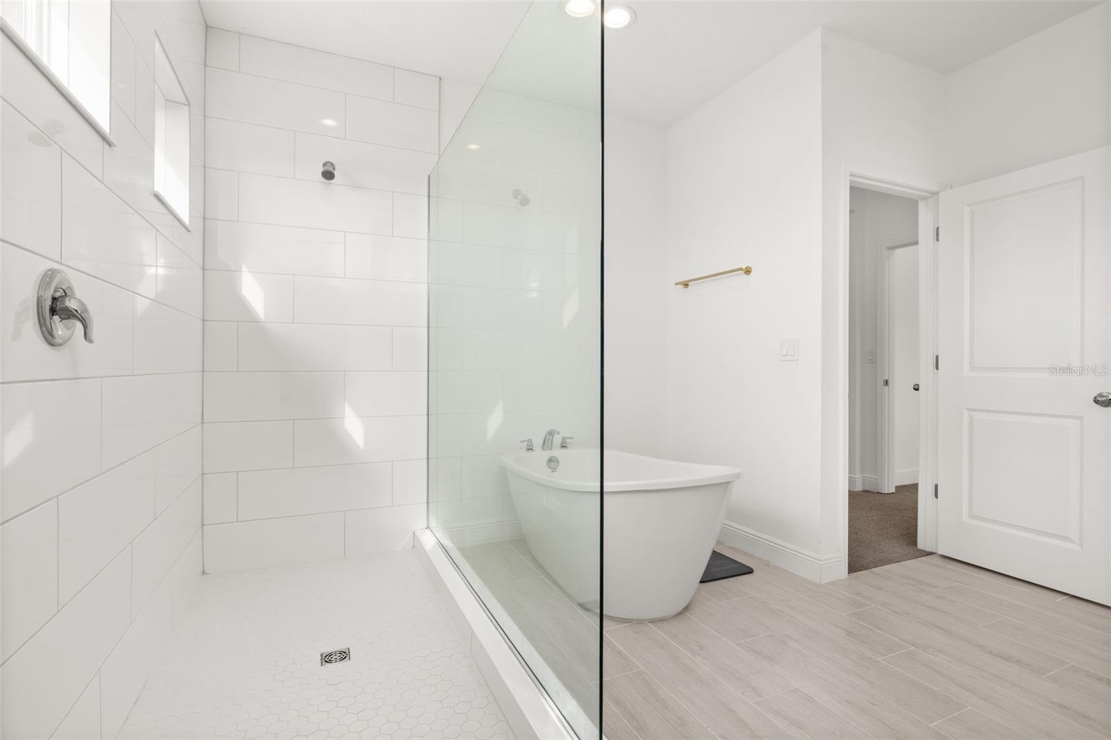 Image 42 of 78 For 4445 Lions Gate Avenue