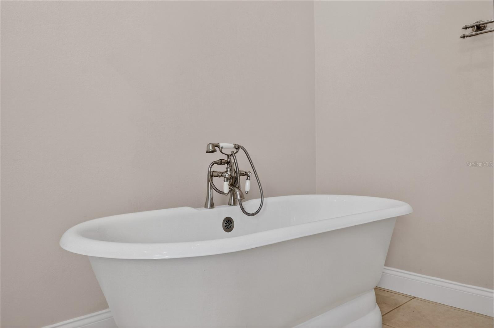 Image 29 of 80 For 2128 Lake Ariana Boulevard