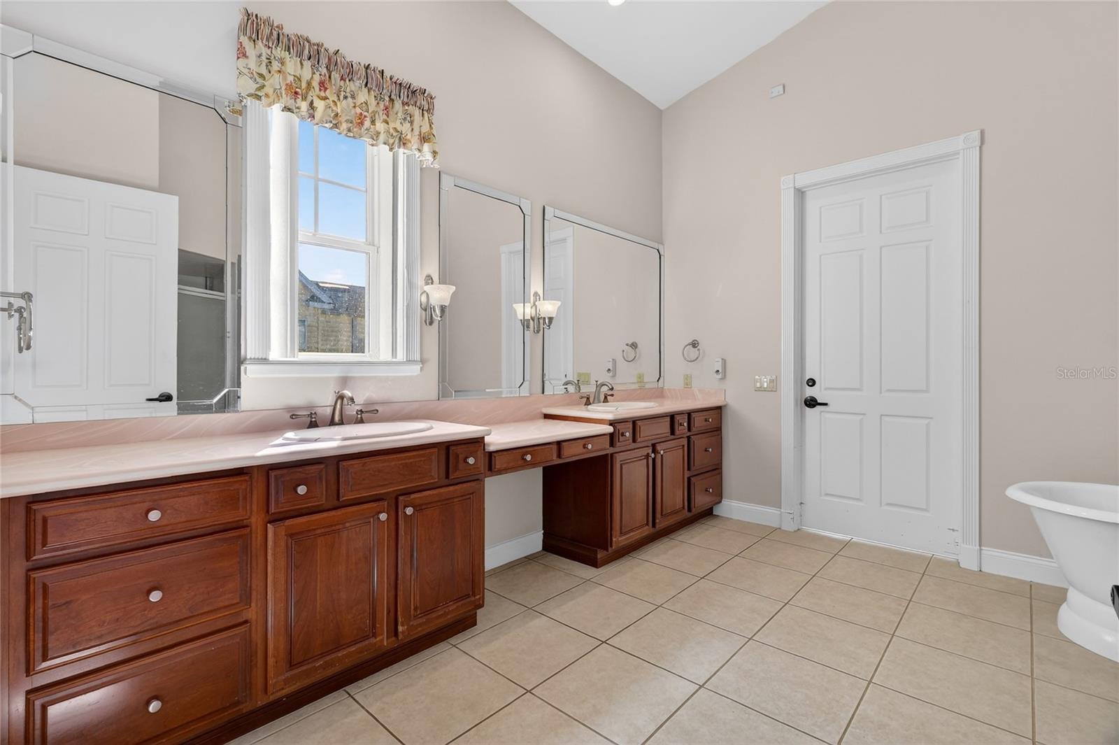 Image 33 of 80 For 2128 Lake Ariana Boulevard