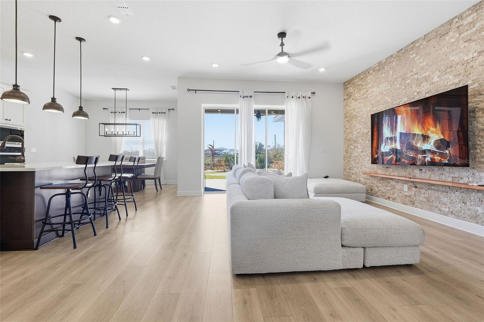 Image 18 of 52 For 16131 Volterra Point