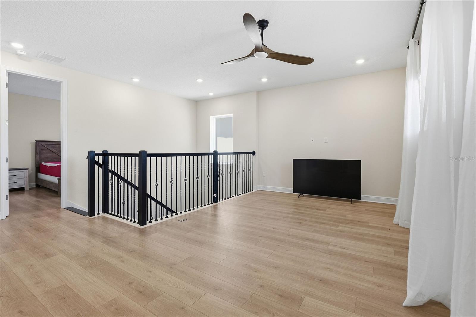 Image 31 of 52 For 16131 Volterra Point