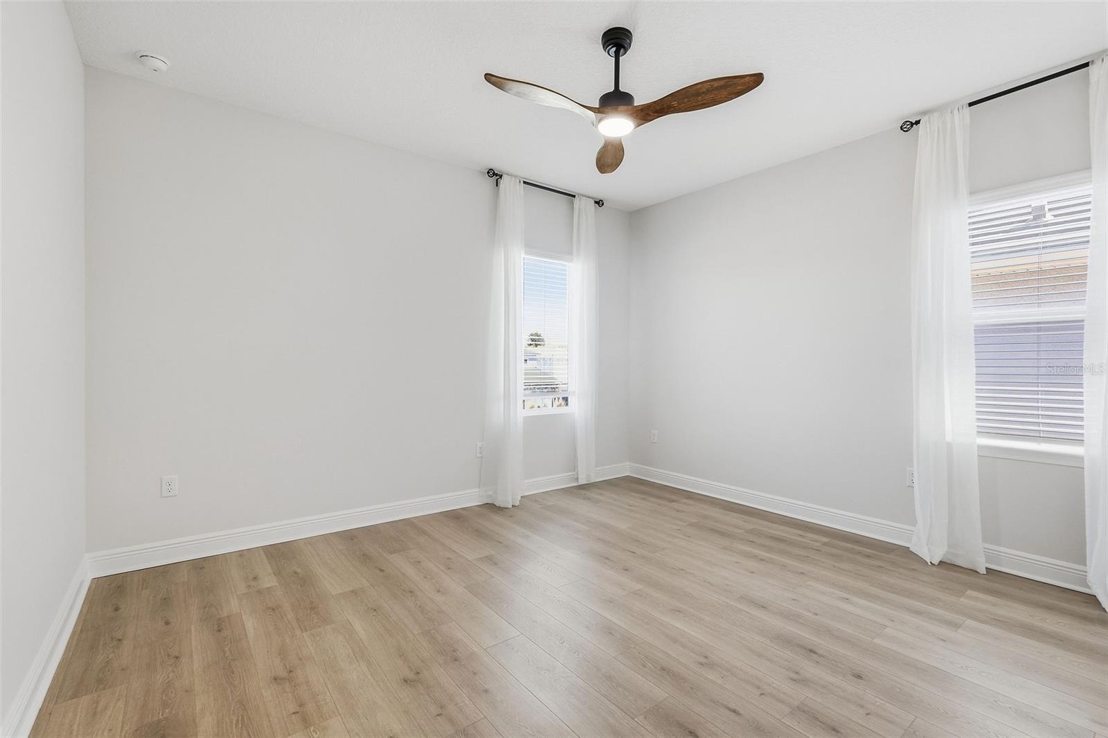 Image 37 of 52 For 16131 Volterra Point