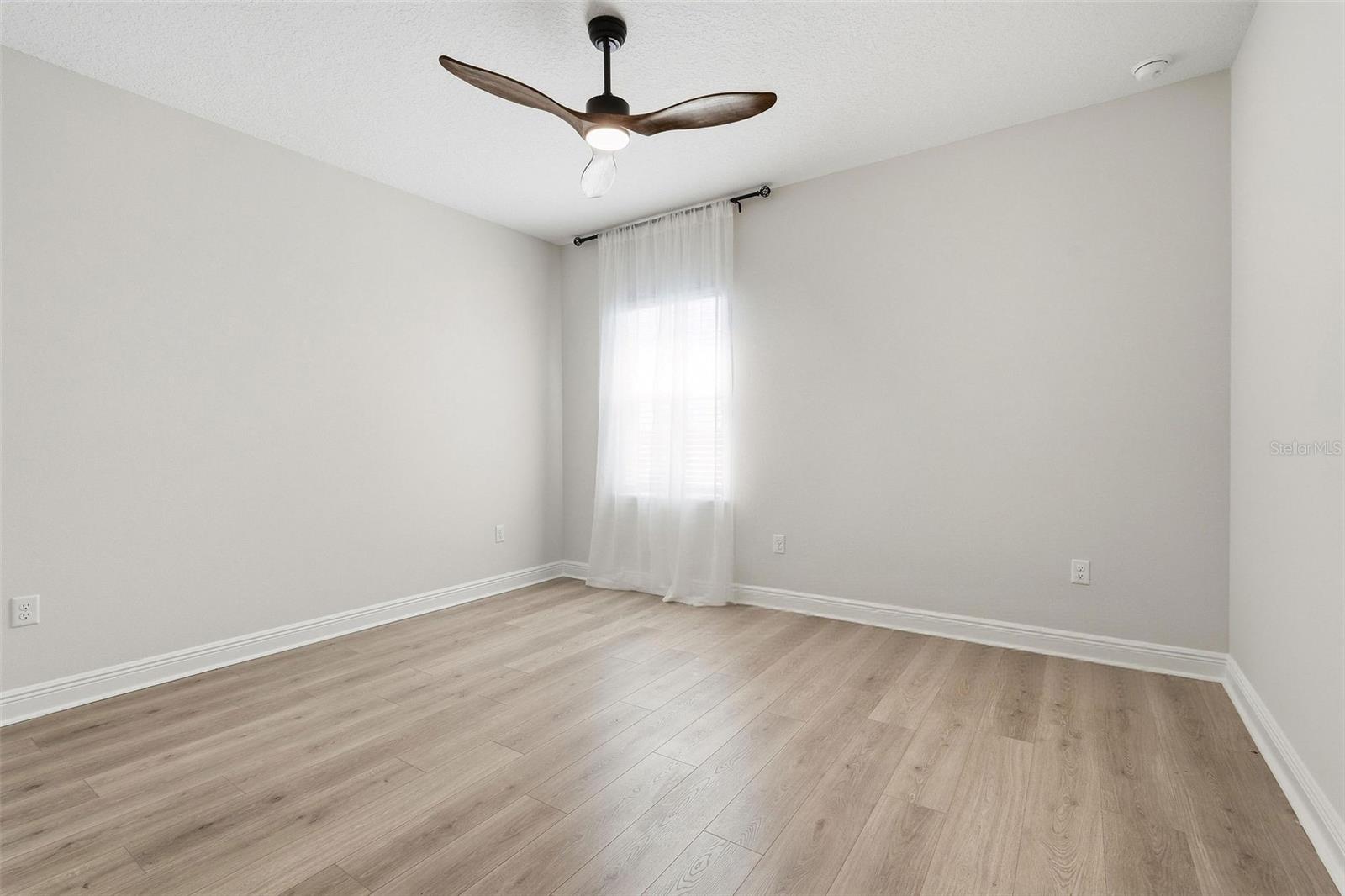 Image 39 of 52 For 16131 Volterra Point