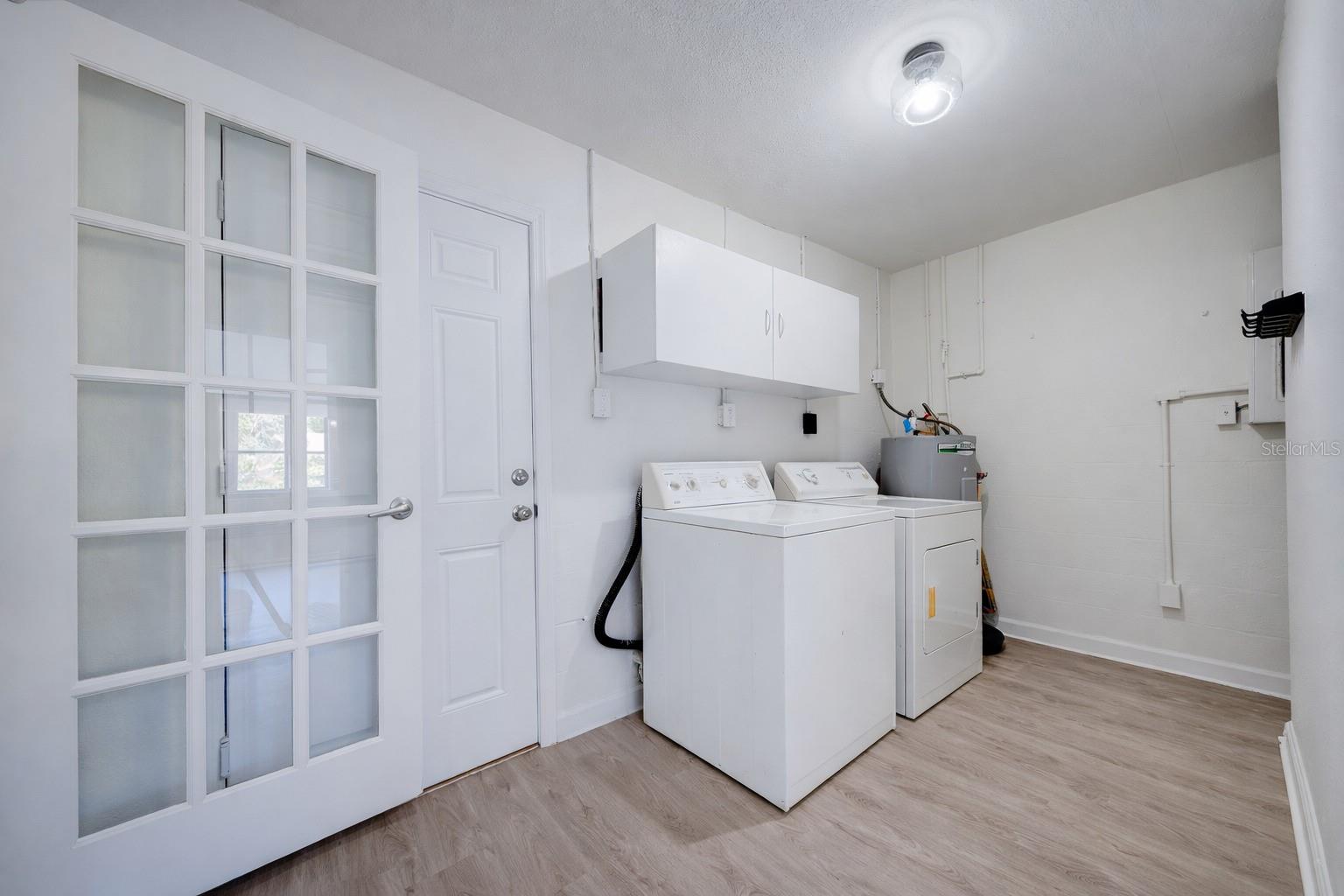 Image 13 of 33 For 720 Swiss Drive