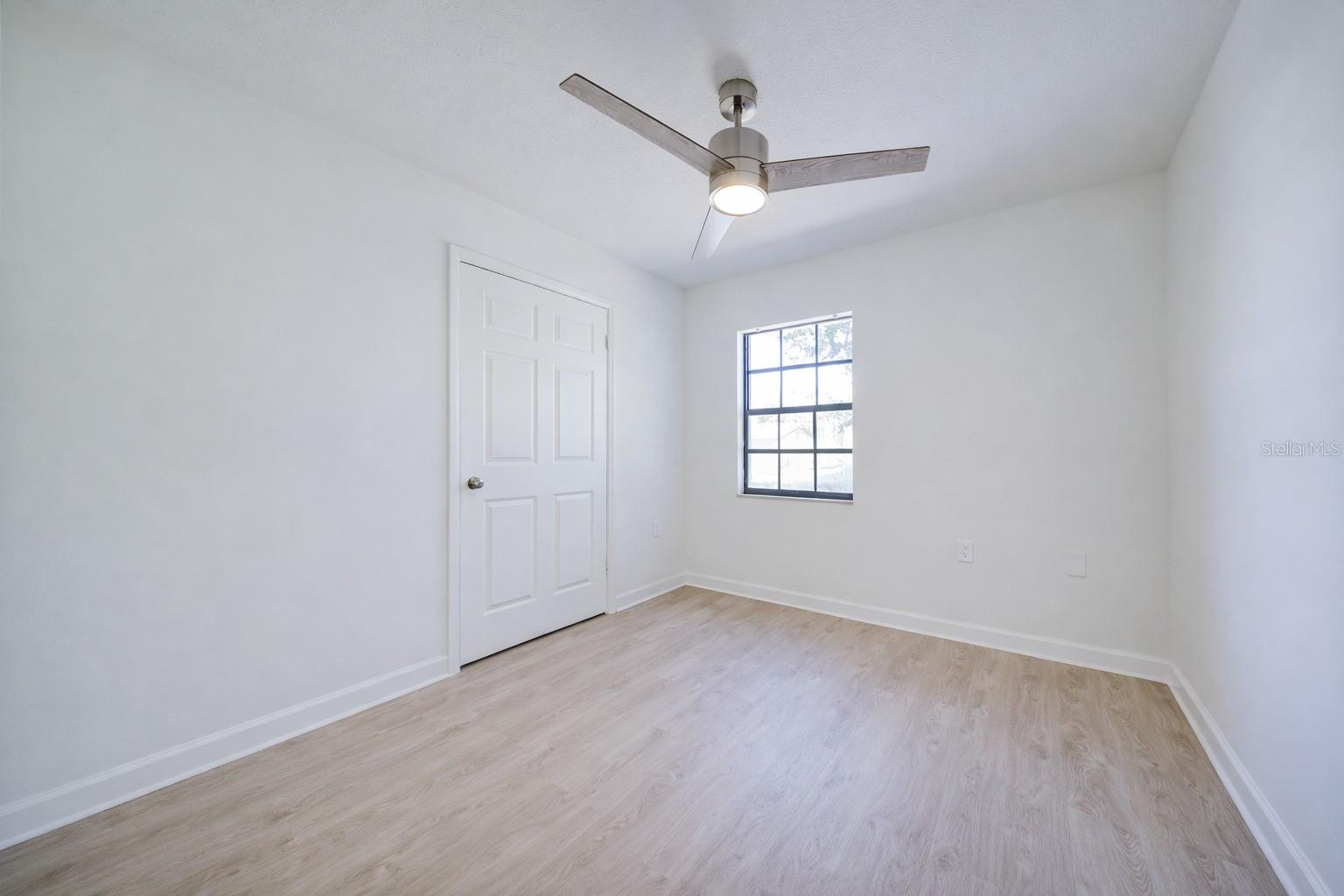 Image 15 of 33 For 720 Swiss Drive