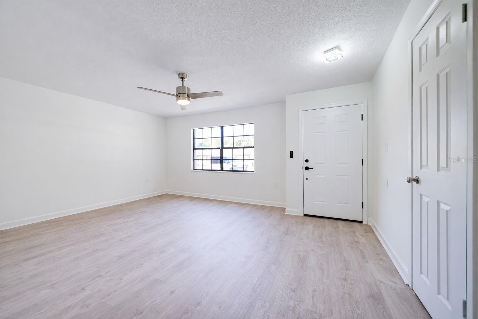 Image 17 of 33 For 720 Swiss Drive