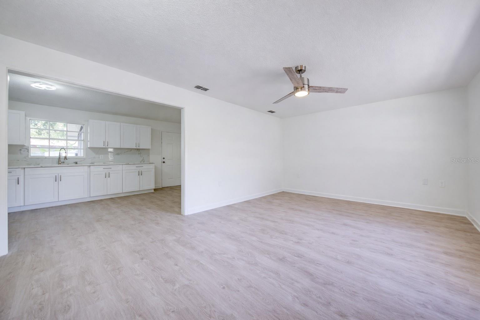 Image 18 of 33 For 720 Swiss Drive