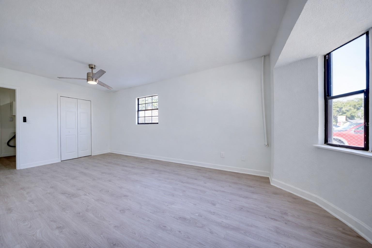 Image 20 of 33 For 720 Swiss Drive