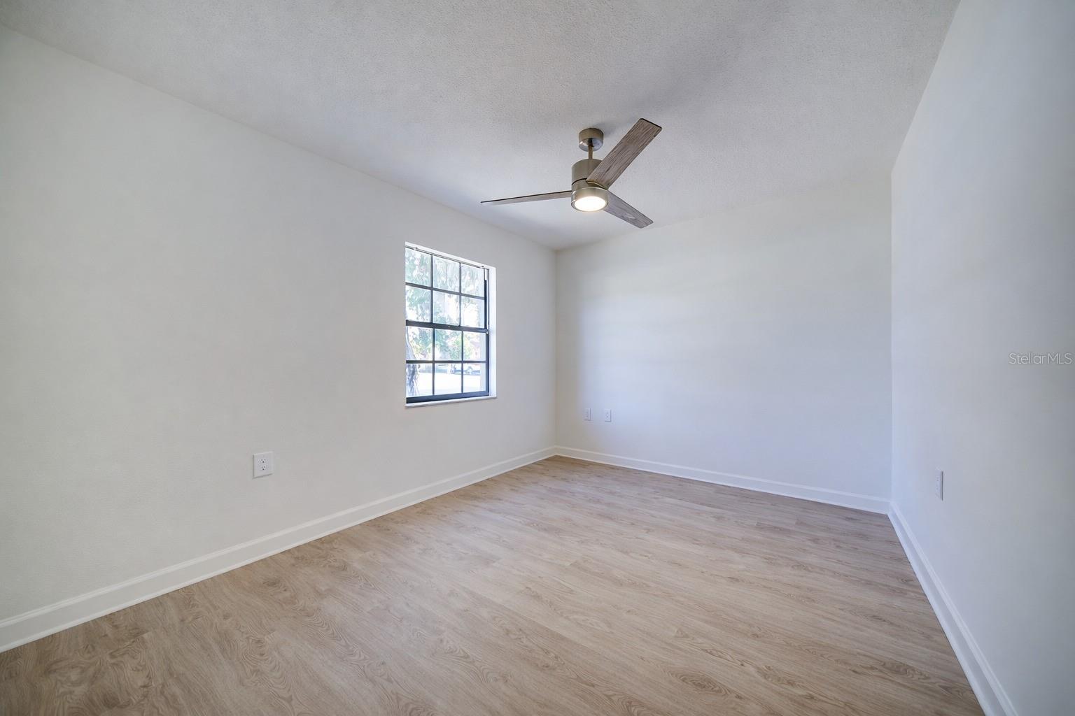 Image 22 of 33 For 720 Swiss Drive