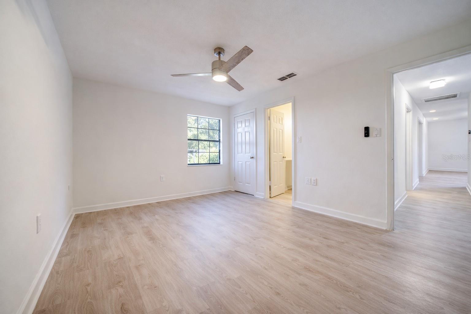 Image 23 of 33 For 720 Swiss Drive