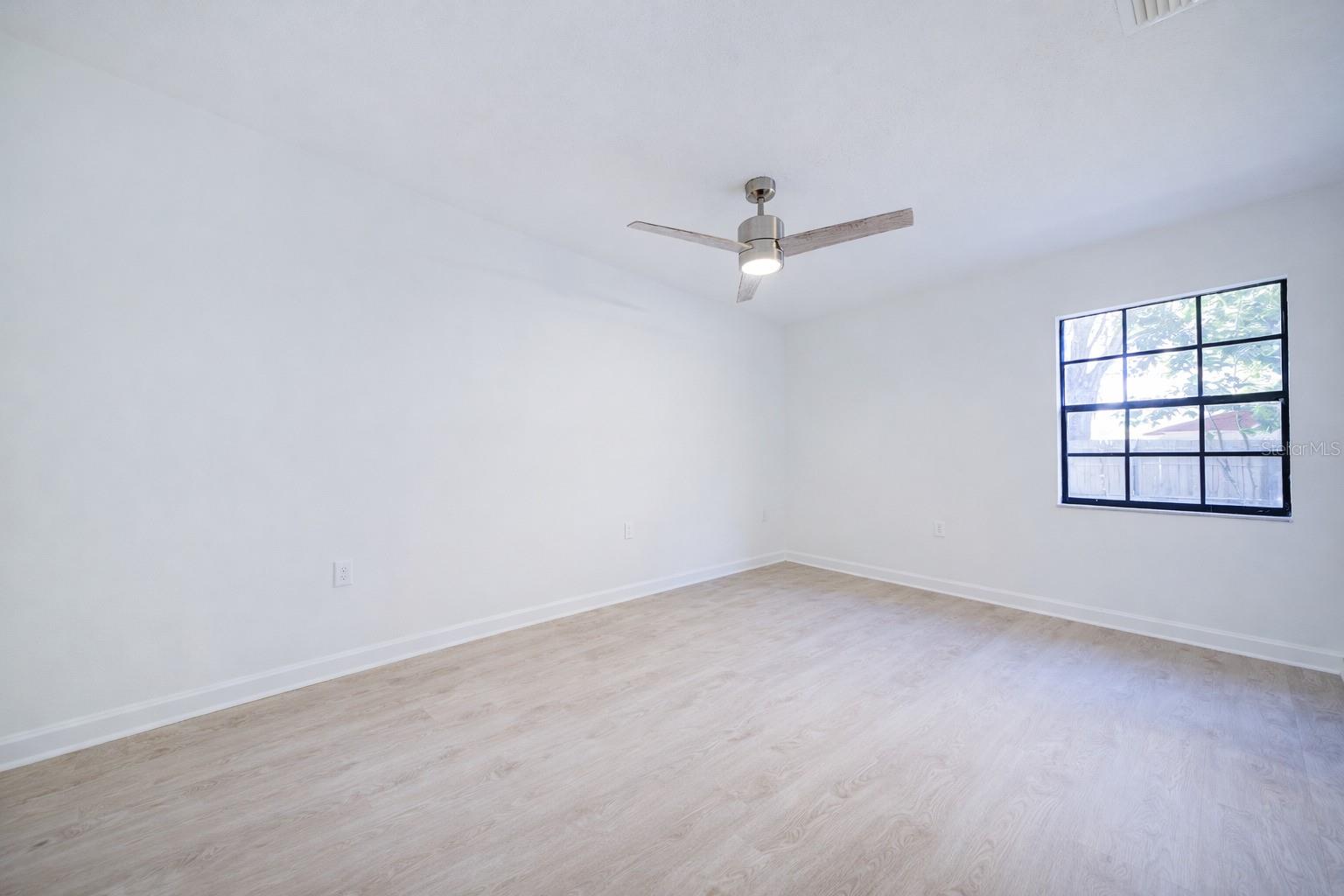 Image 25 of 33 For 720 Swiss Drive