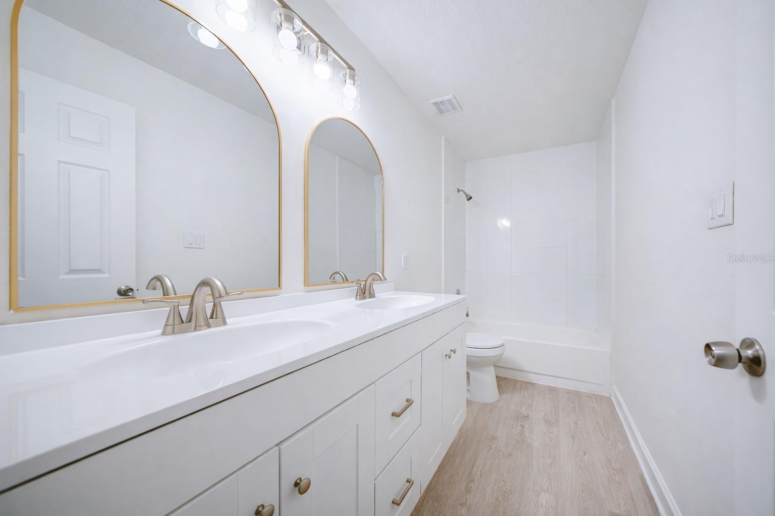 Image 26 of 33 For 720 Swiss Drive