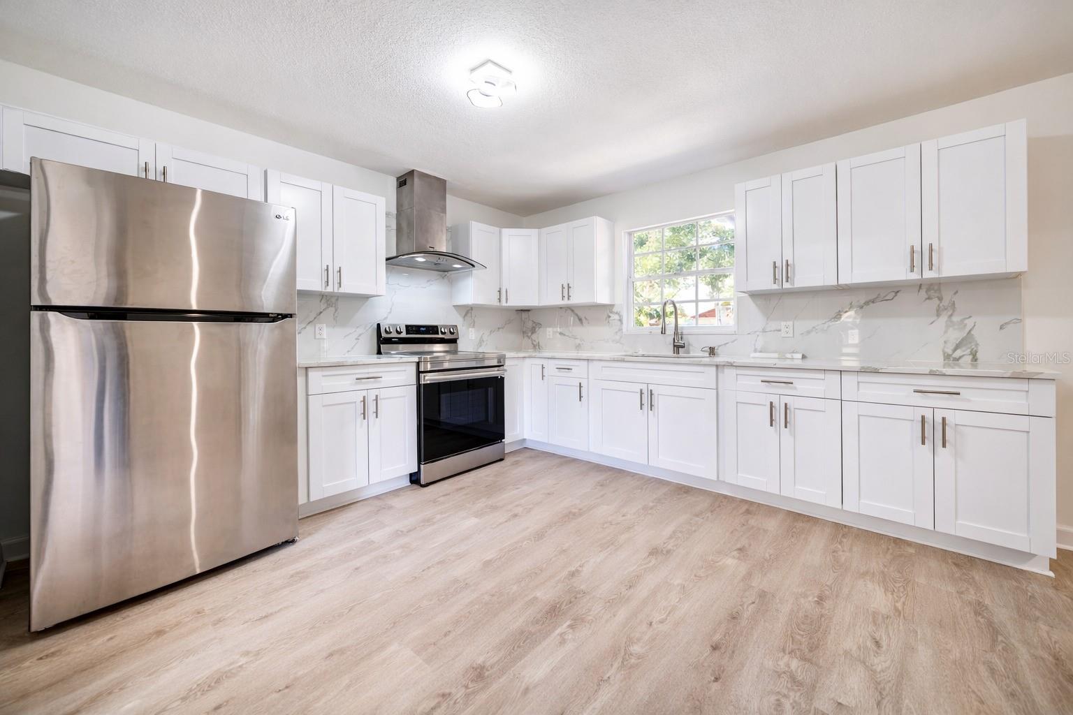 Image 6 of 33 For 720 Swiss Drive