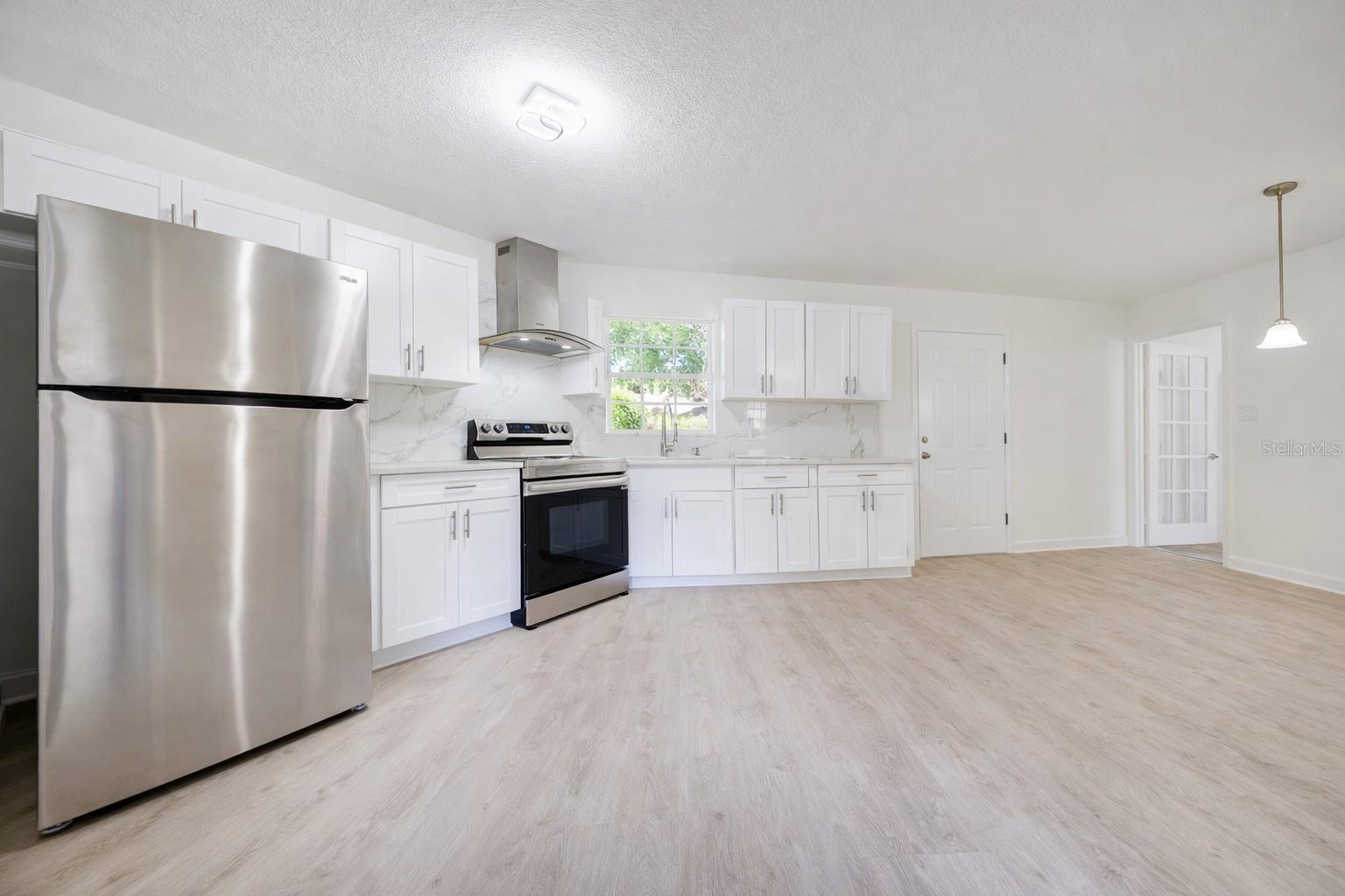 Image 7 of 33 For 720 Swiss Drive