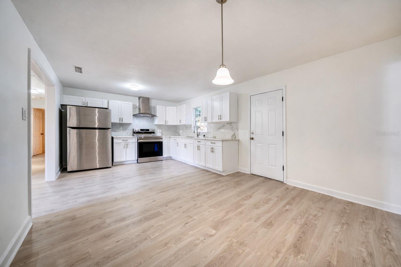 Image 8 of 33 For 720 Swiss Drive