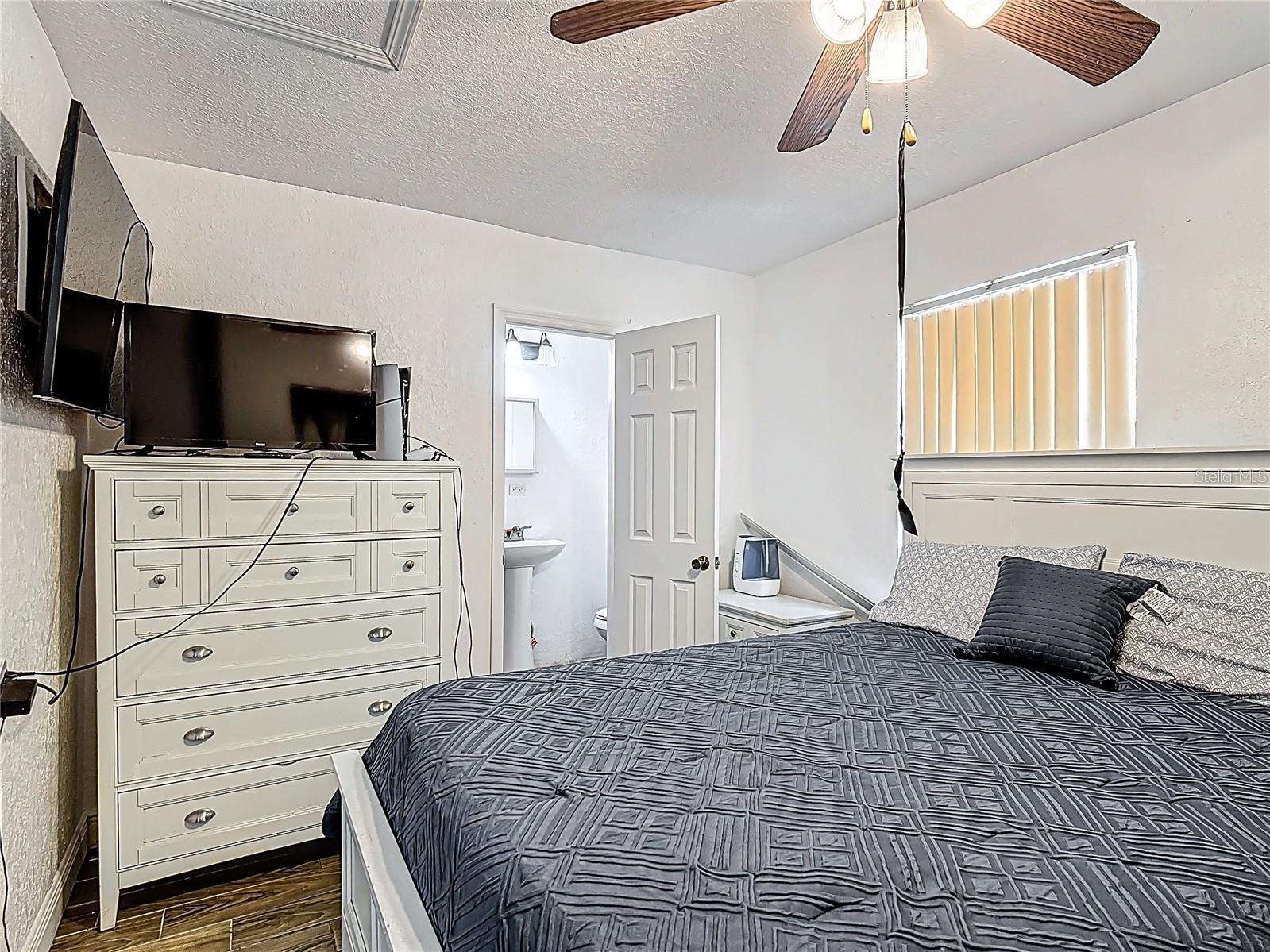 Image 19 of 23 For 7807 Pine Hawk Lane