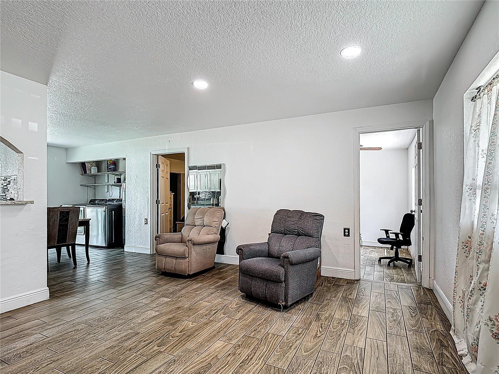 Image 8 of 23 For 7807 Pine Hawk Lane