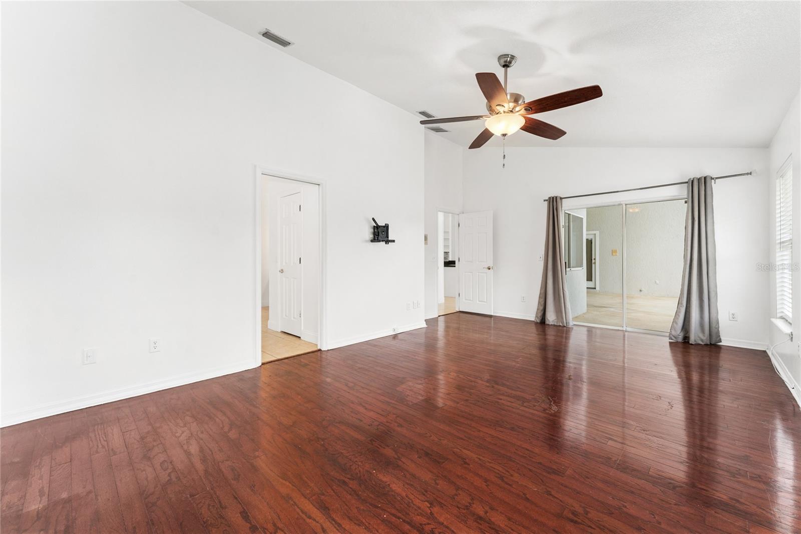 Image 17 of 29 For 8101 Canyon Lake Circle