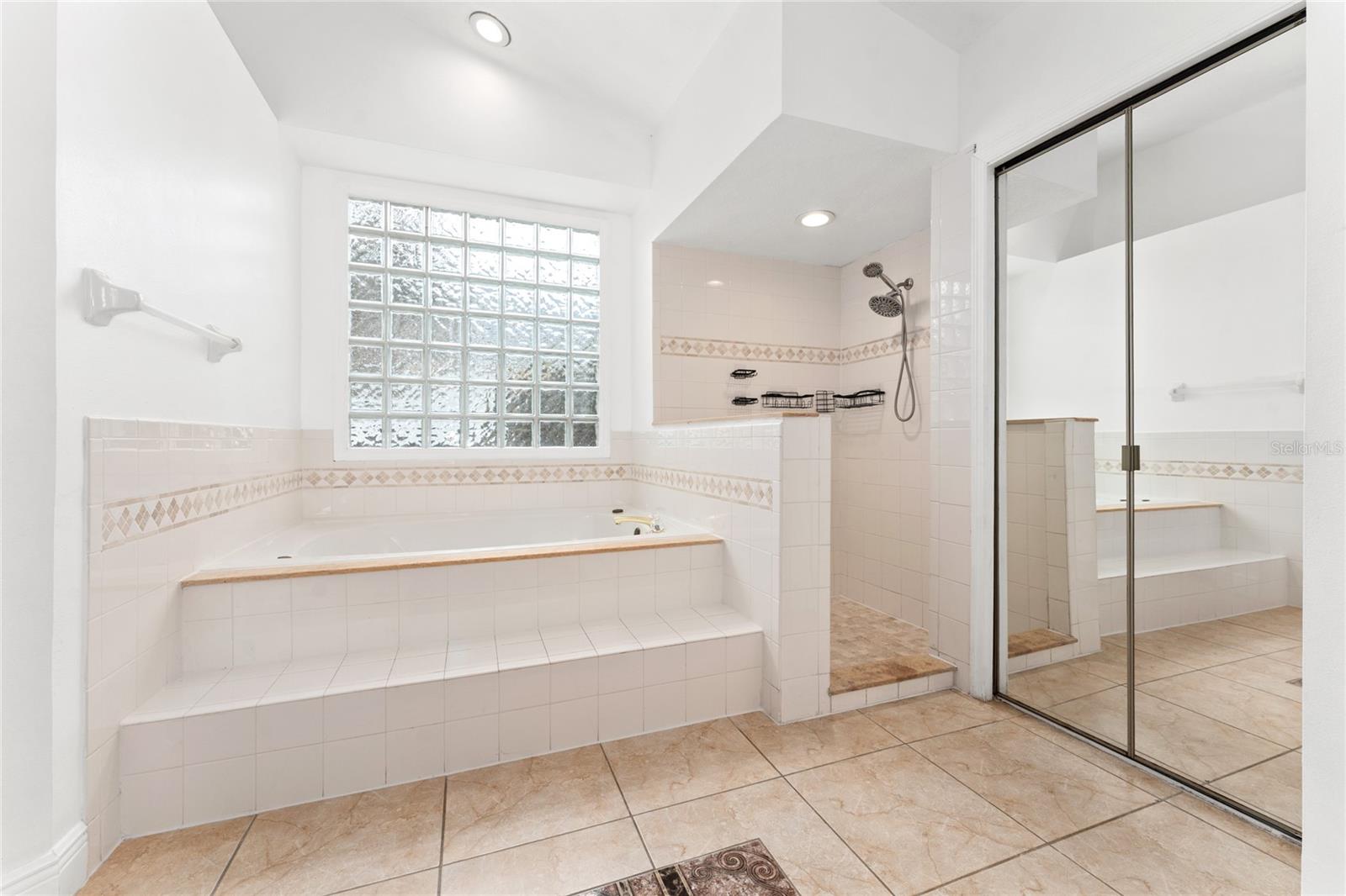 Image 19 of 29 For 8101 Canyon Lake Circle