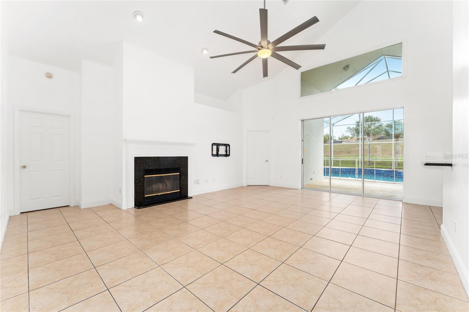 Image 6 of 29 For 8101 Canyon Lake Circle