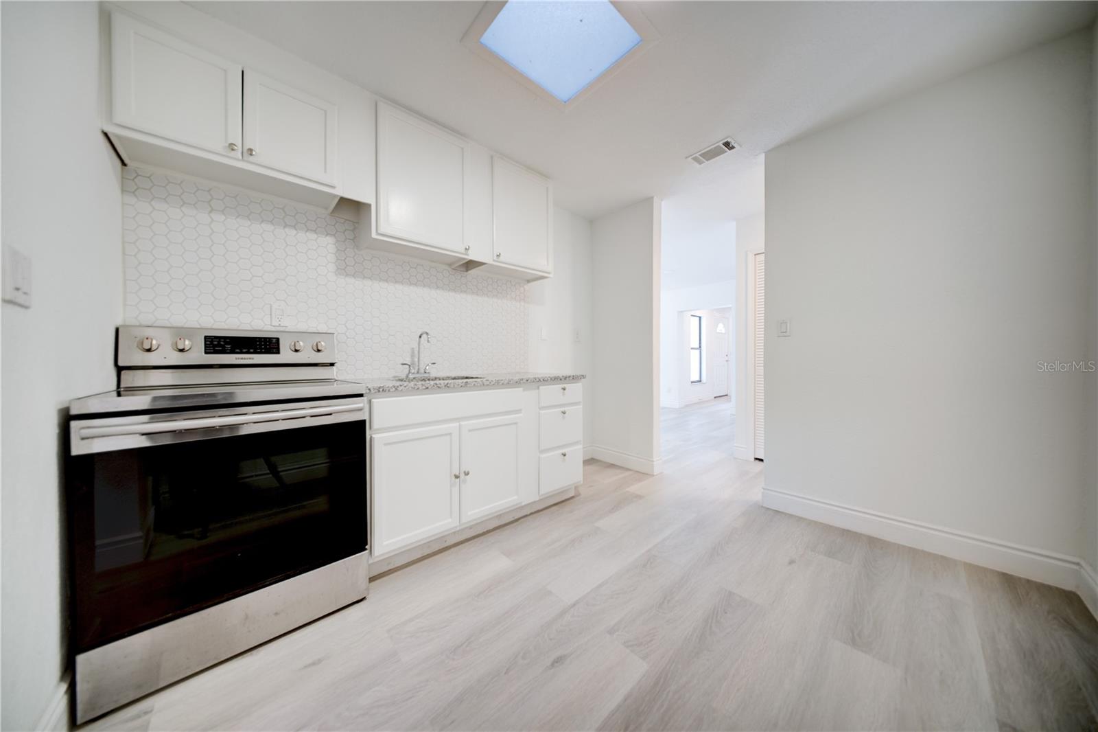 Image 10 of 38 For 2525 Poinsetta Avenue