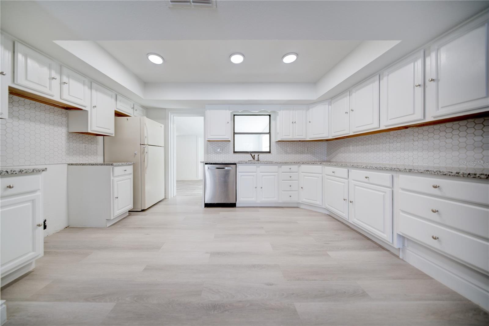 Image 13 of 38 For 2525 Poinsetta Avenue