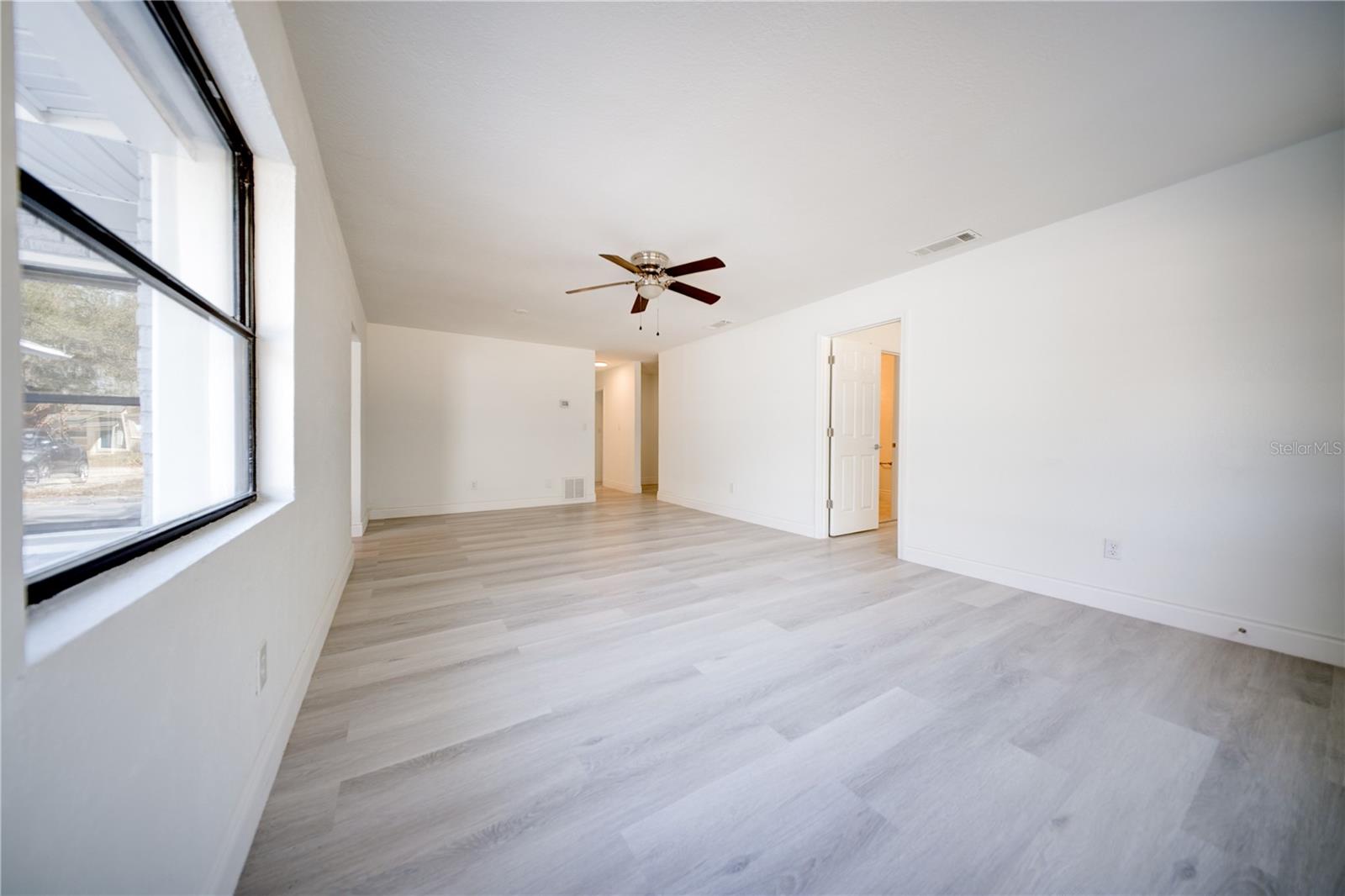 Image 16 of 38 For 2525 Poinsetta Avenue