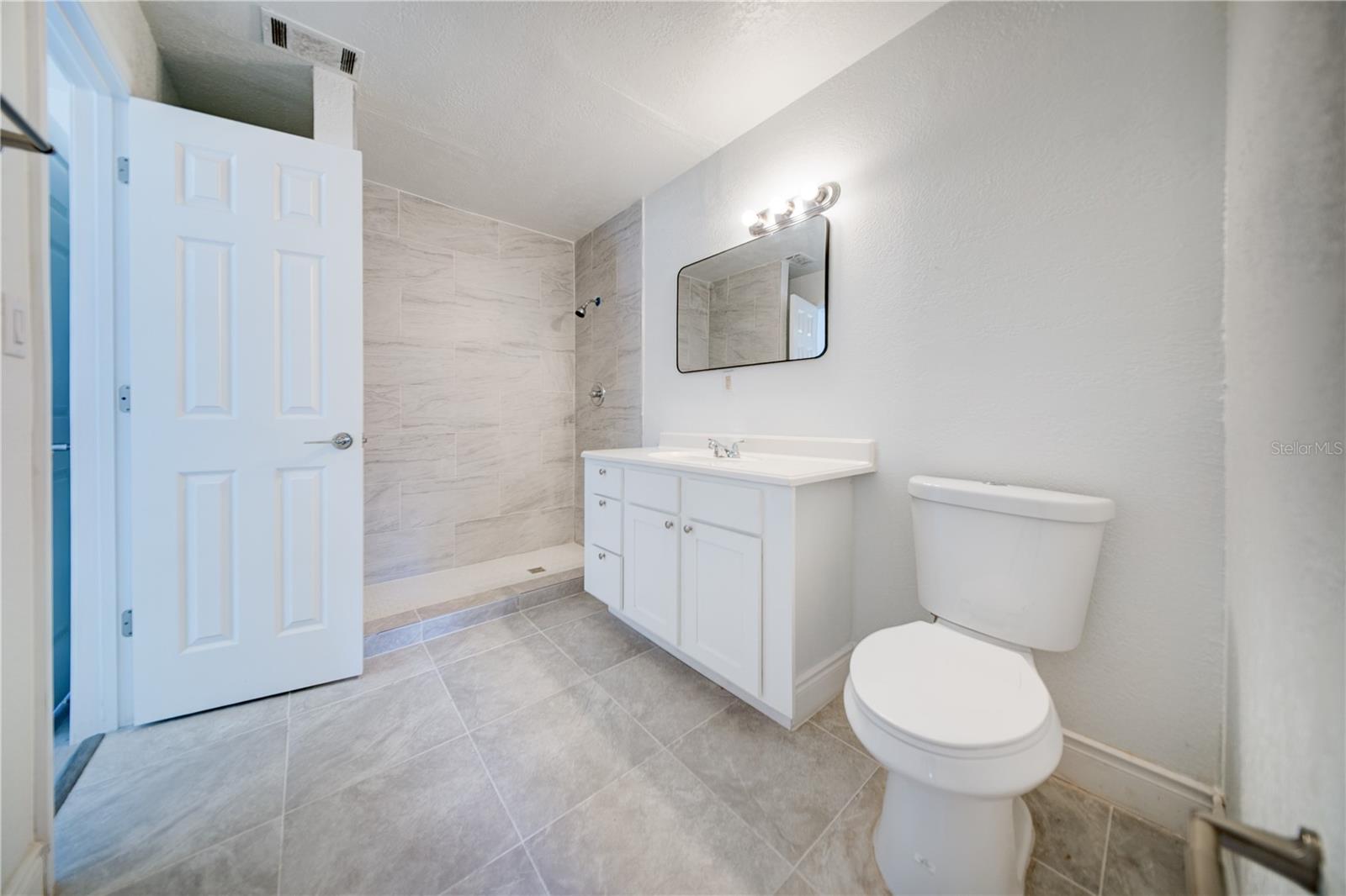 Image 17 of 38 For 2525 Poinsetta Avenue