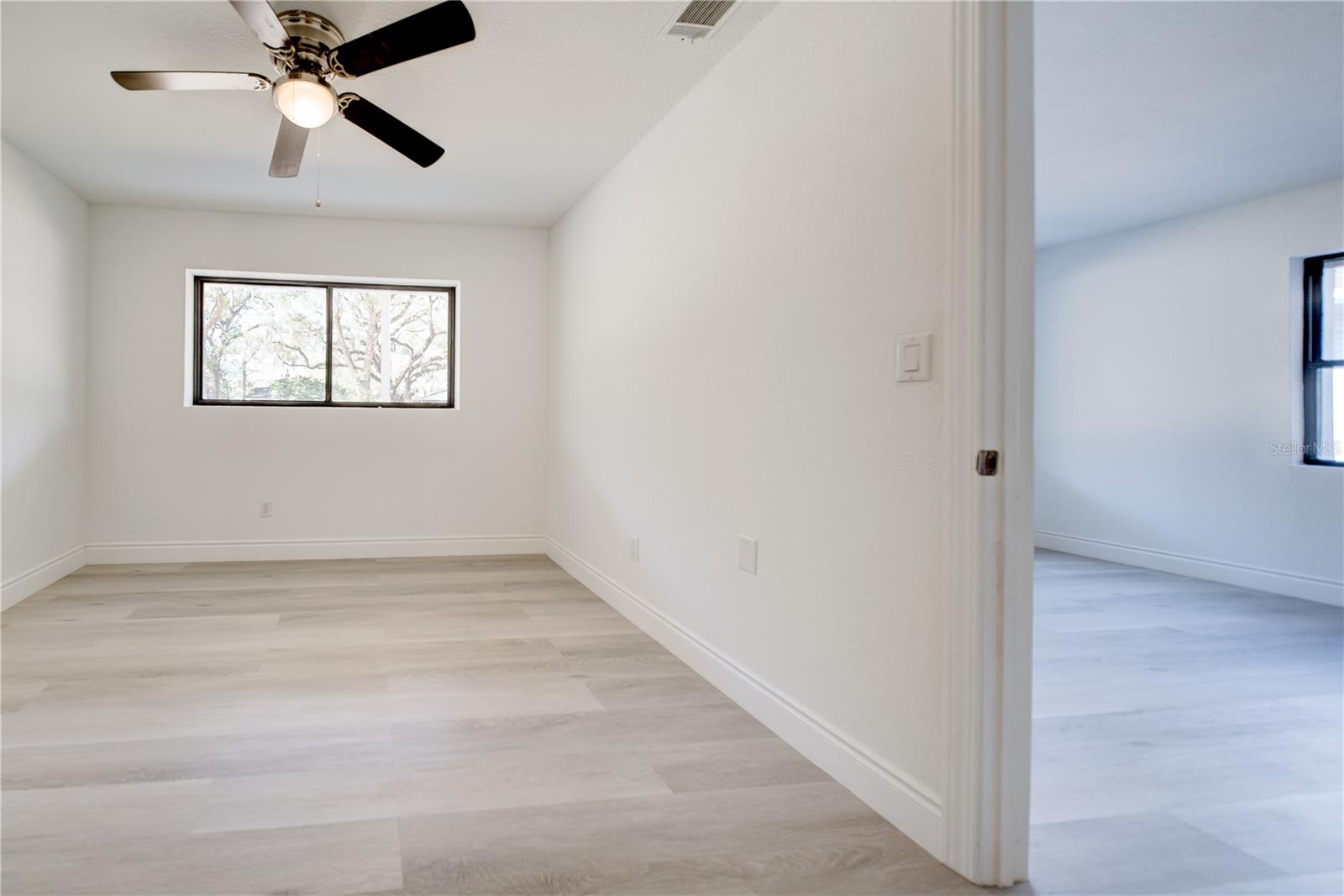 Image 18 of 38 For 2525 Poinsetta Avenue