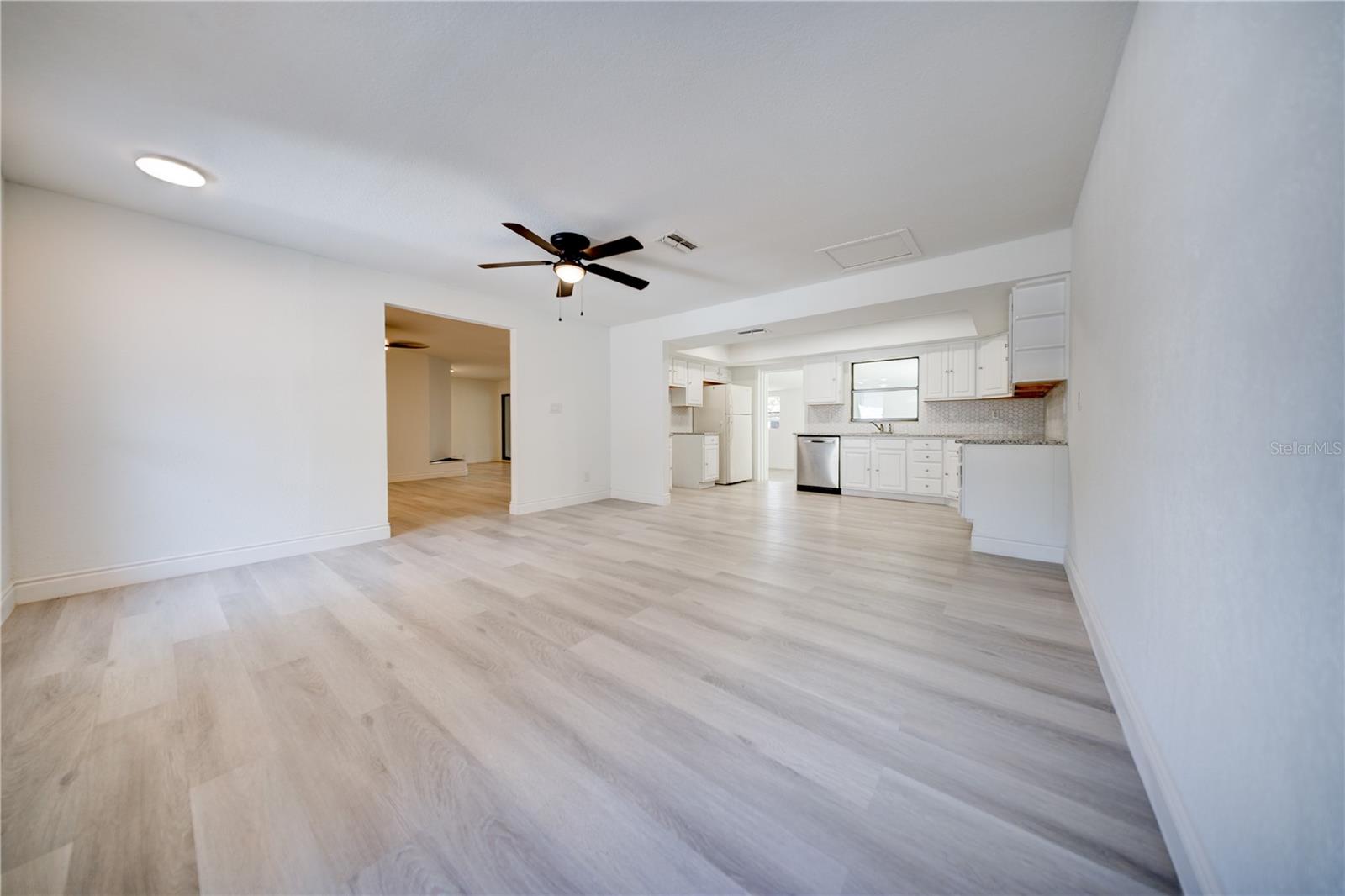 Image 21 of 38 For 2525 Poinsetta Avenue