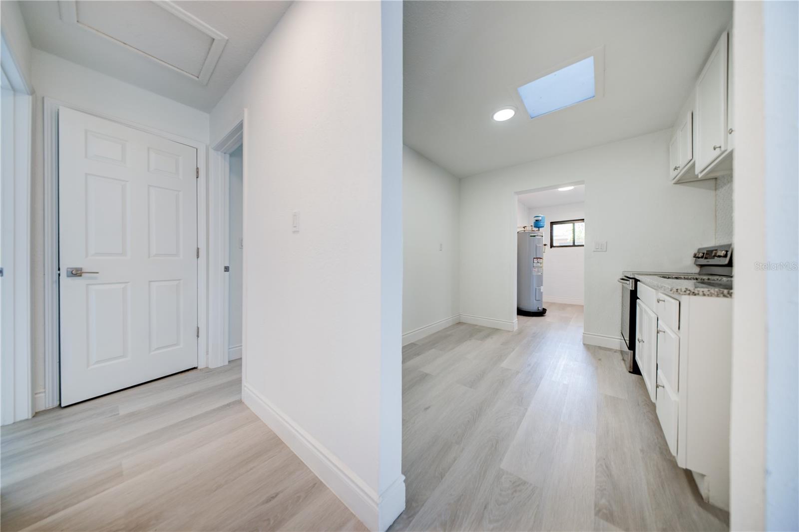 Image 22 of 38 For 2525 Poinsetta Avenue