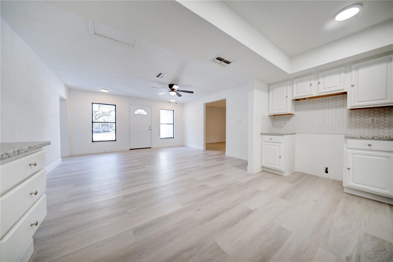 Image 26 of 38 For 2525 Poinsetta Avenue