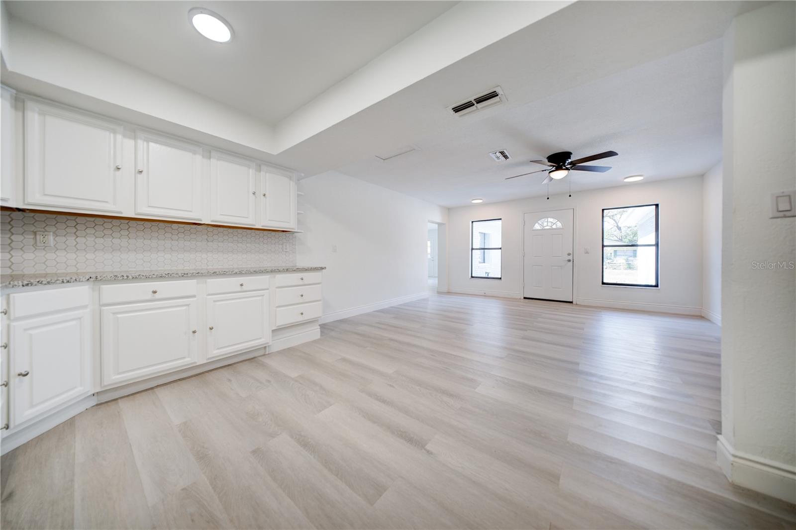 Image 28 of 38 For 2525 Poinsetta Avenue