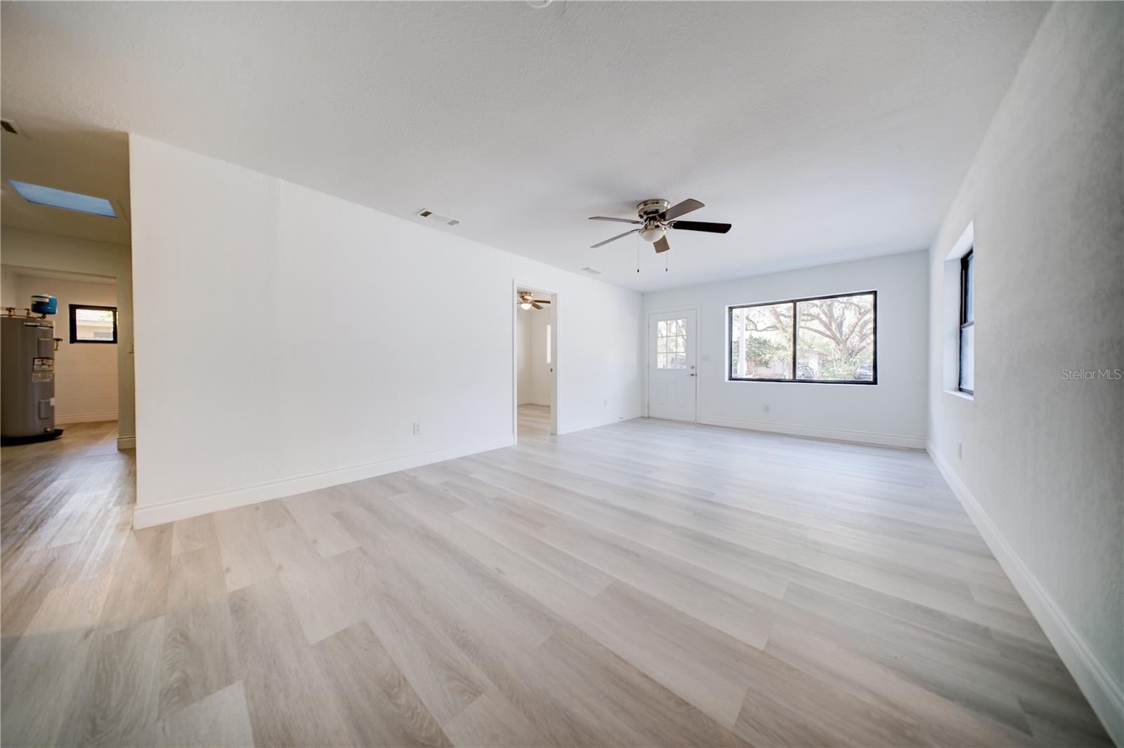 Image 29 of 38 For 2525 Poinsetta Avenue