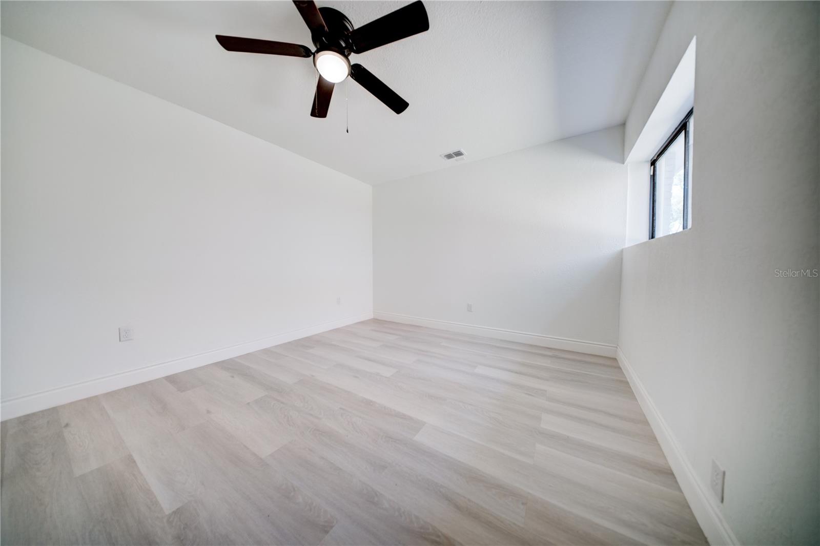 Image 33 of 38 For 2525 Poinsetta Avenue